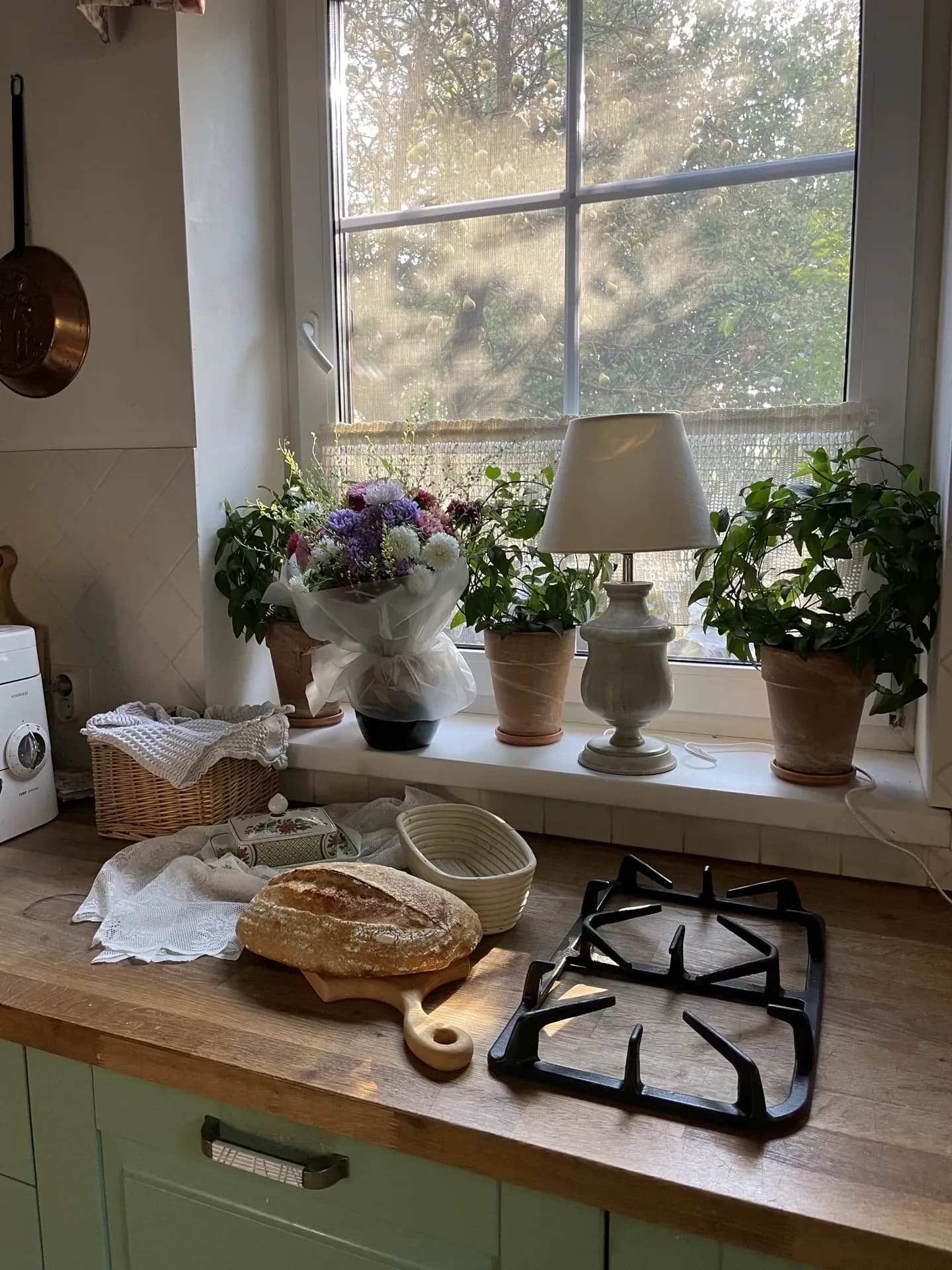 Уютная кухня с домашним хлебом